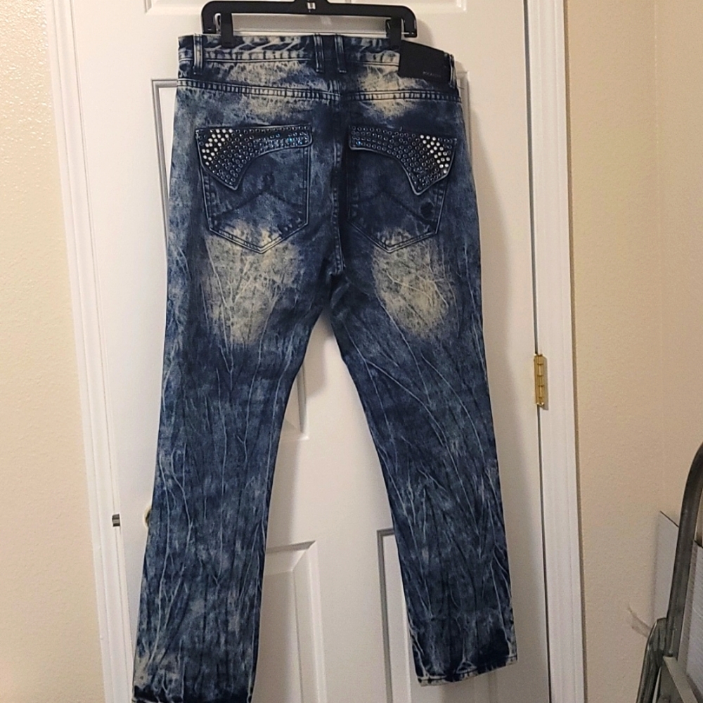 Men's brand new ROCAWEAR JEANS 38 x 30